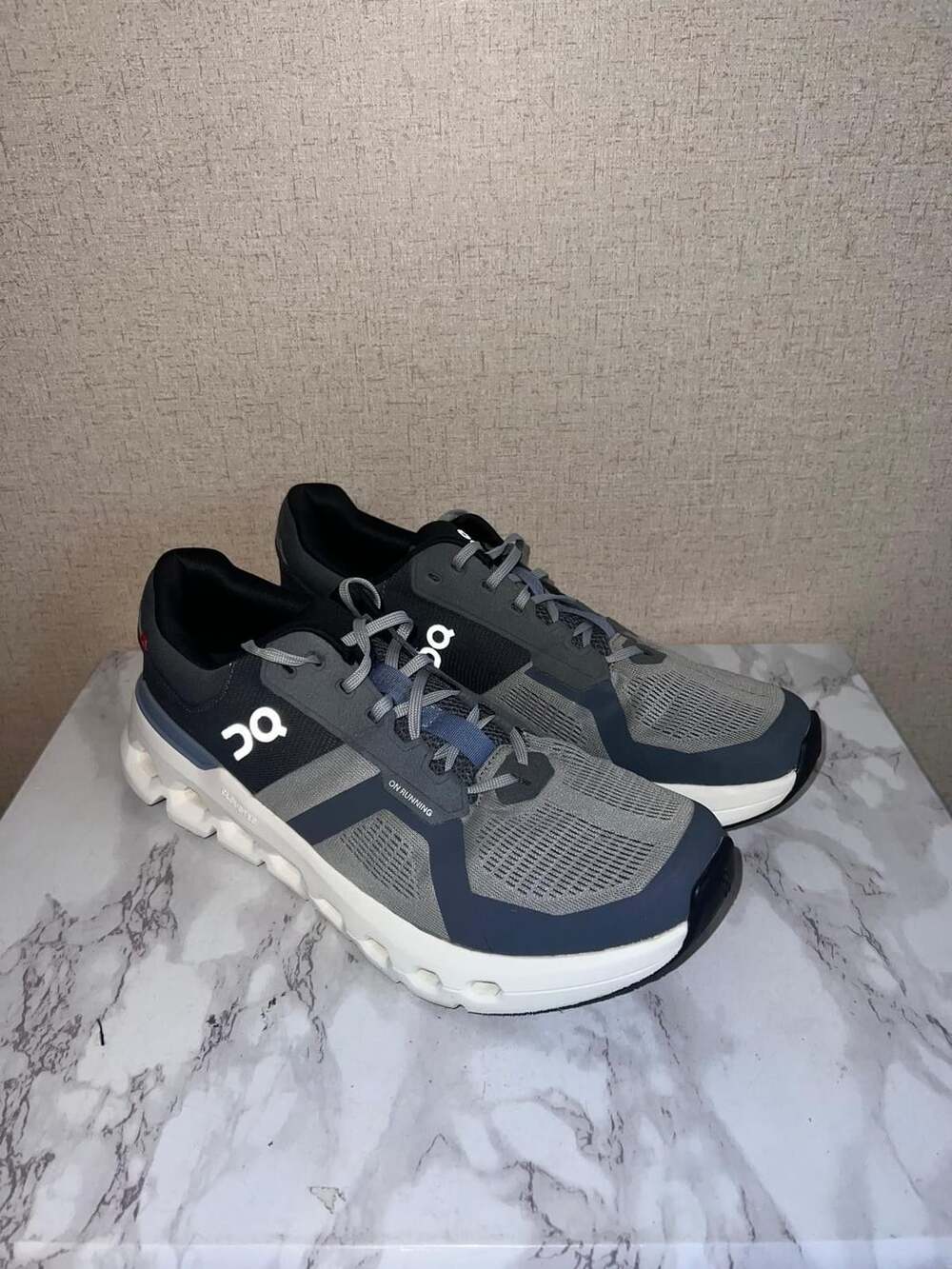 On Running Cloudrunner 2 Size 10.5 Alloy Chambray Sneakers